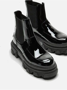 SISTER X SOEUR • Pheby Boot in Black Patent Leather